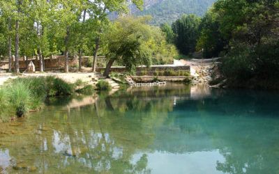Relájate en la piscina natural de El Azud