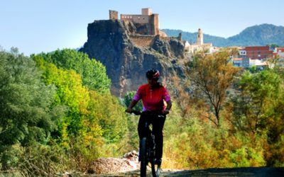 Ruta en bicicleta, del asfalto al Valle de Cofrentes