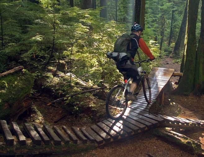 Equipamiento indispensable para salir con tu bici de montaña