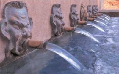 Ruta del agua singular en Siete Aguas a través de sus fuentes