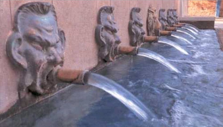Ruta del agua singular en Siete Aguas a través de sus fuentes