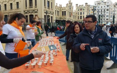 La “Gran Horchatada Fallera” de València Turisme reparte más de 1.000 litros de horchata