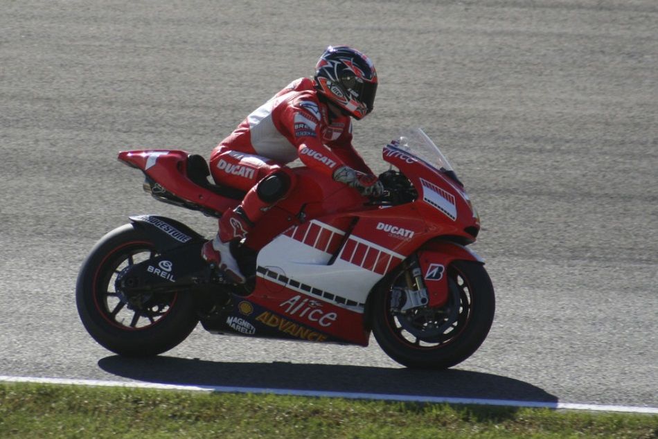 Rueda en el Circuito de Valencia con las tandas populares de motos