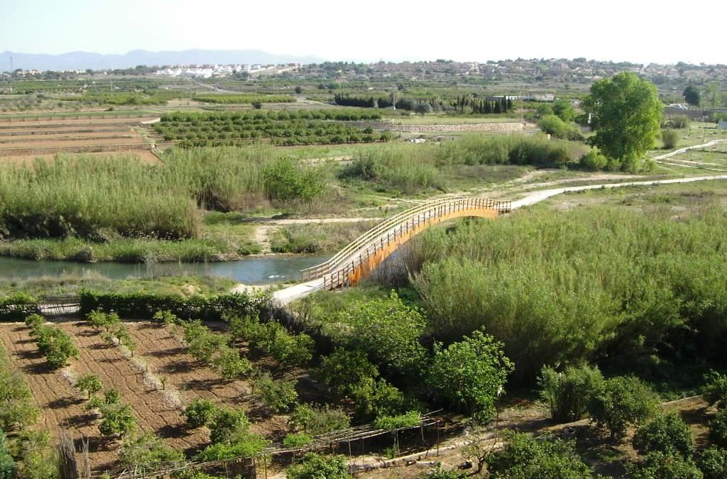 La colaboración institucional garantiza el mantenimiento de la pasarela peatonal de la playa de Gandia