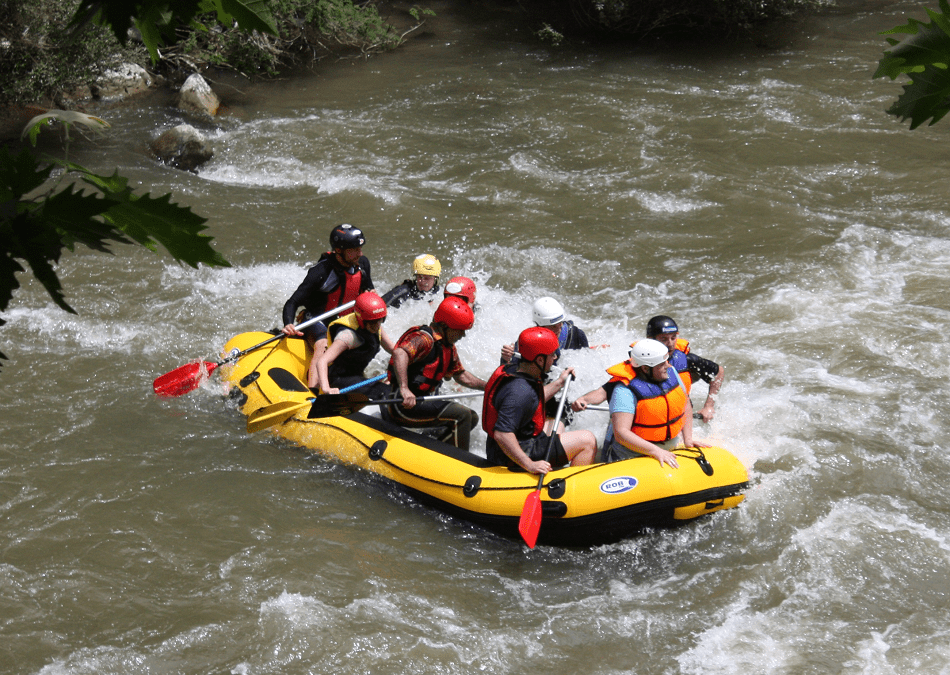 Descenso en canoa por las aguas del río Cabriel