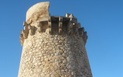 Las Torres de Guaita: de vigilar piratas a miradores con vistas al mar
