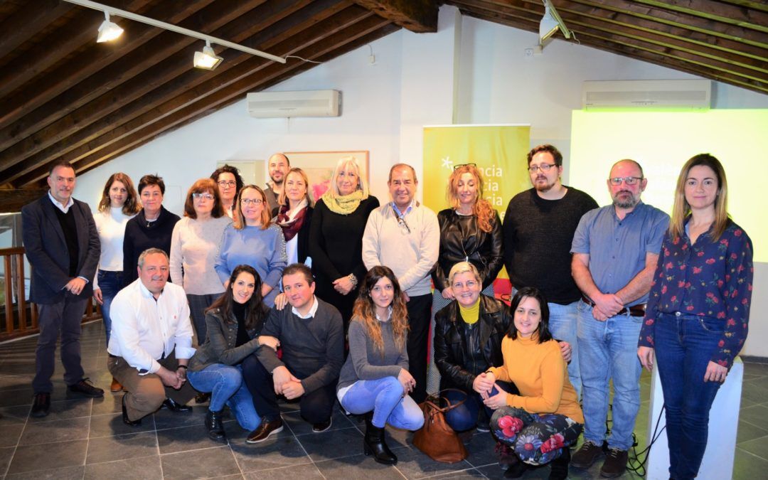 Més de 30 agents públics i privats es reuneixen a Requena per a optimitzar la gestió de serveis turístics locals
