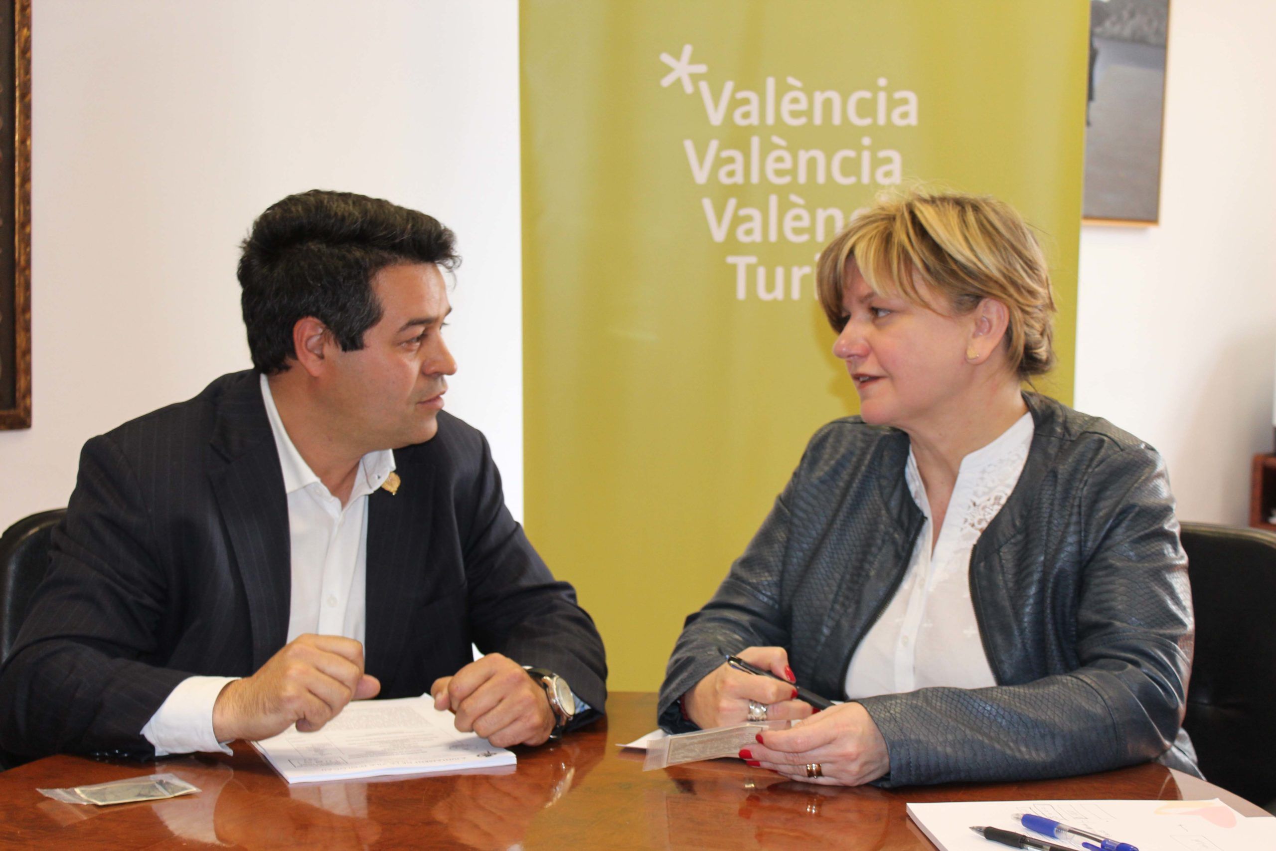 El alcalde y la diputada durante su reunión
