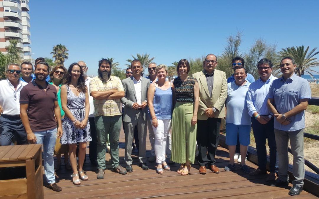 Gandia rehabilita la pasarela de peatones de la playa con la ayuda de València Turisme