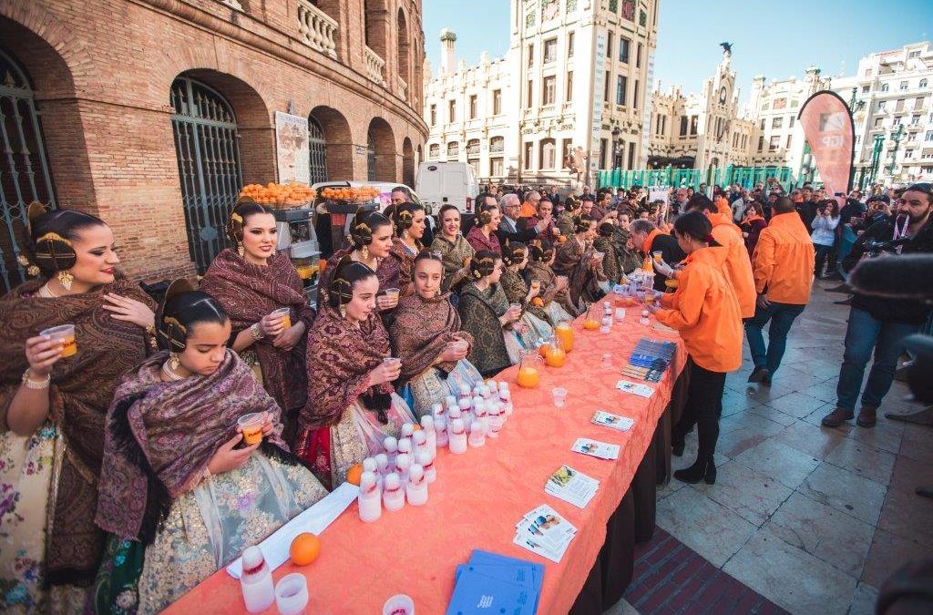 Les Falleres Majors de València participen en l’Orxatada i Taronjada Fallera organitzada amb ajuda de València Turisme