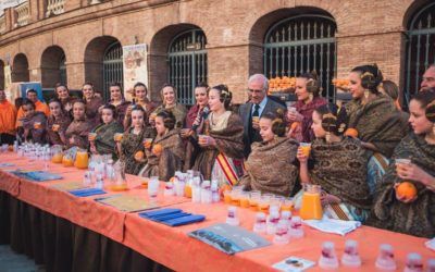 Las Falleras Mayores de Valencia participan en la Horchatada y Naranjada Fallera organizada con ayuda de València Turisme