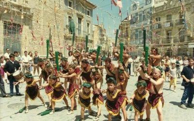 La danza dels Porrots y la Carxofa en las fiestas del Sant Crist de Silla
