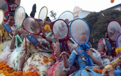 Valencia vive la tradicional «batalla de las flores»
