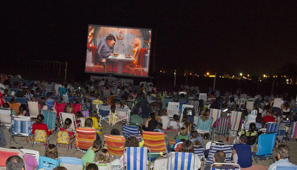 La Diputació de València lleva el cine a 19 playas de la provincia este verano