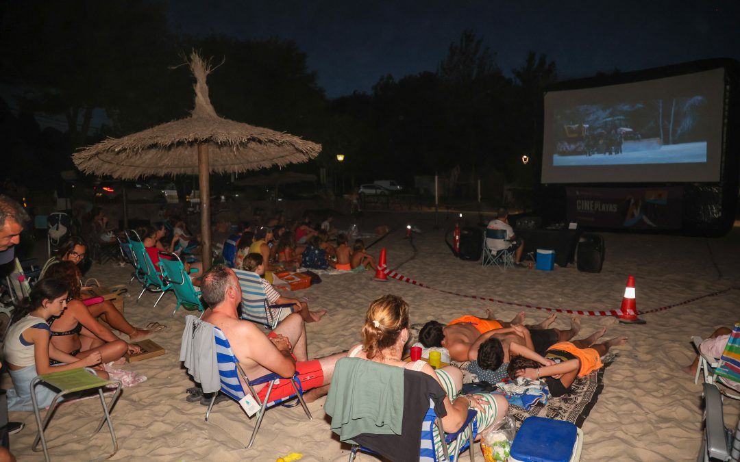 El Cine en las Playas de la Diputació de València llega este verano a 23 playas de la provincia